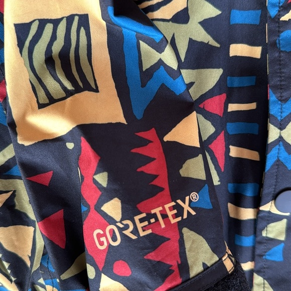 Burton Gore-Tex Edgecomb Raincoat - Picture 7 of 8